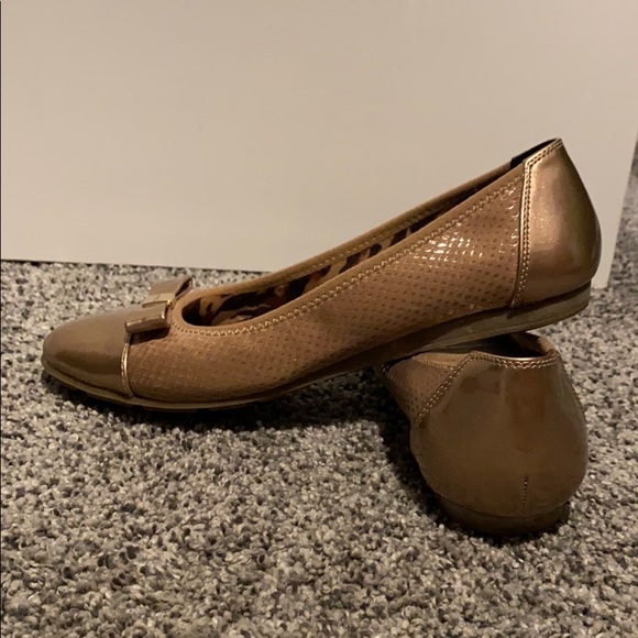 Anne Klein flats - Picture 4 of 5